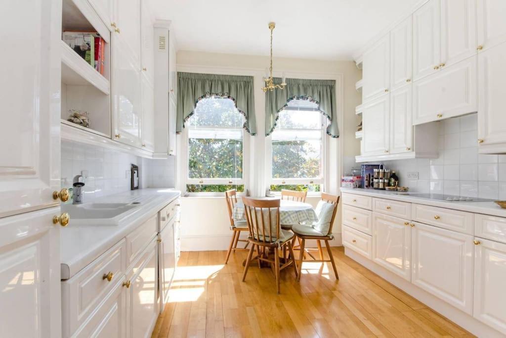 Large 3 Bed Flat In Central Wimbledon Londres Extérieur photo