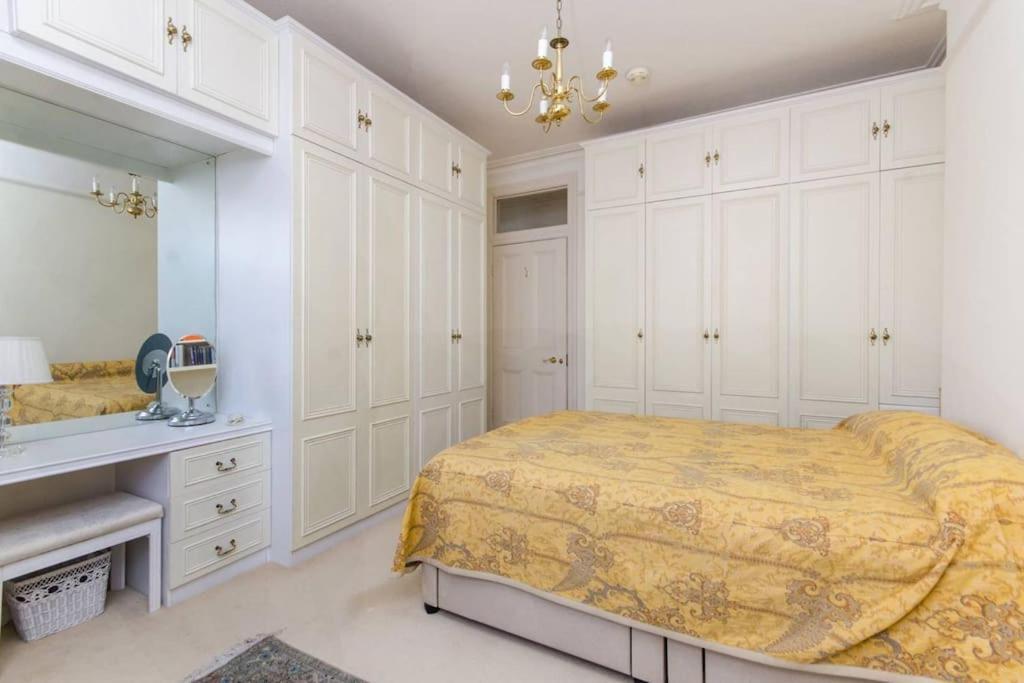 Large 3 Bed Flat In Central Wimbledon Londres Extérieur photo