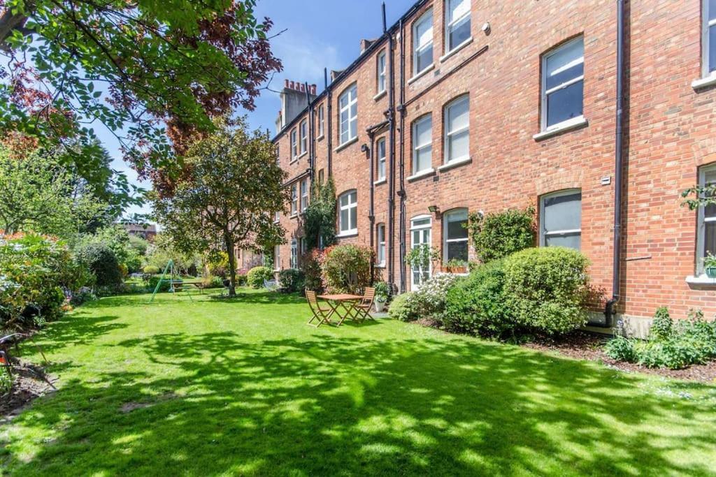 Large 3 Bed Flat In Central Wimbledon Londres Extérieur photo